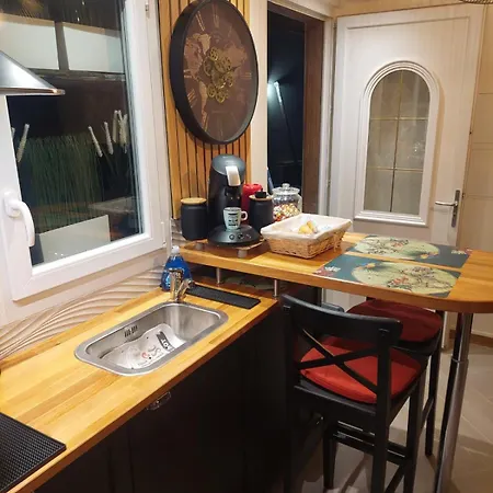 Paris-julesverne-bienvenue-terrasse-netflix 펜틴