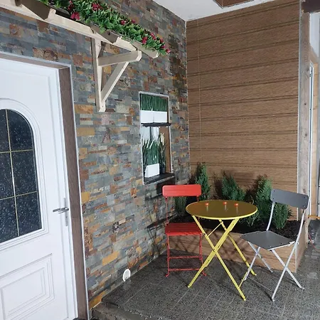 Paris-julesverne-bienvenue-terrasse-netflix